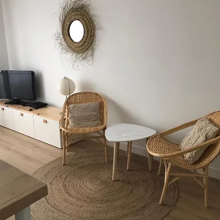 Neuf , A 2 Pas De La Et Du Port