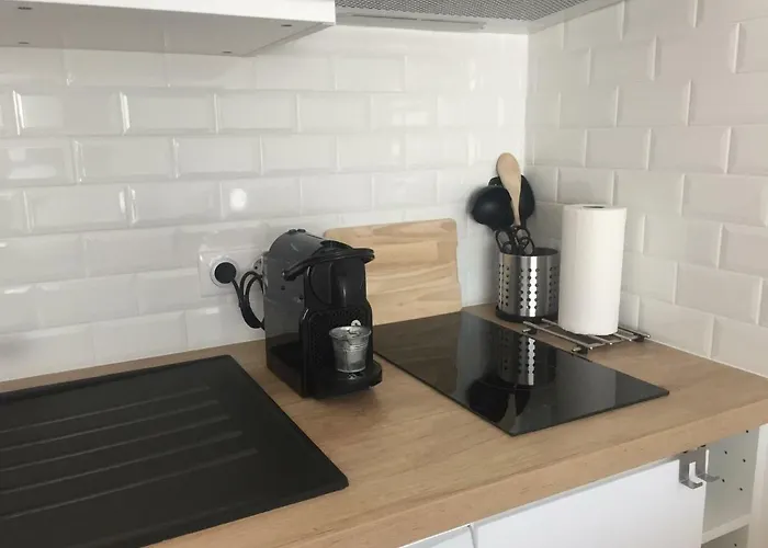 Neuf , A 2 Pas De La Et Du Port