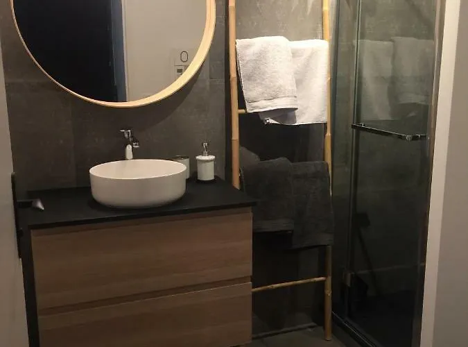 Neuf , A 2 Pas De La Et Du Port